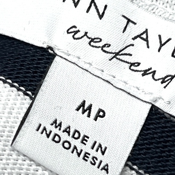 NWOT 💖 Ann Taylor Weekend Navy and White Knit Casual Dress - Picture 11 of 14